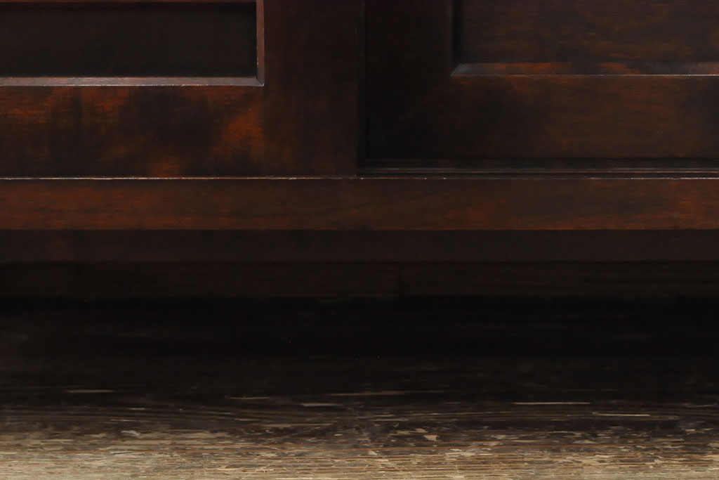 ヴィンテージ家具　北海道民芸家具　絶版品　モダンな雰囲気漂うシックなサイドボード(リビングボード、収納棚、サイドキャビネット、ビンテージ)(R-052088)