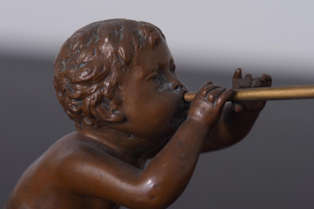 ヨーロッパヴィンテージ雑貨　フィギュリン　ブロンズ　笛を吹く少年の像(ディスプレイ雑貨、オブジェ、置き物、ビンテージ)