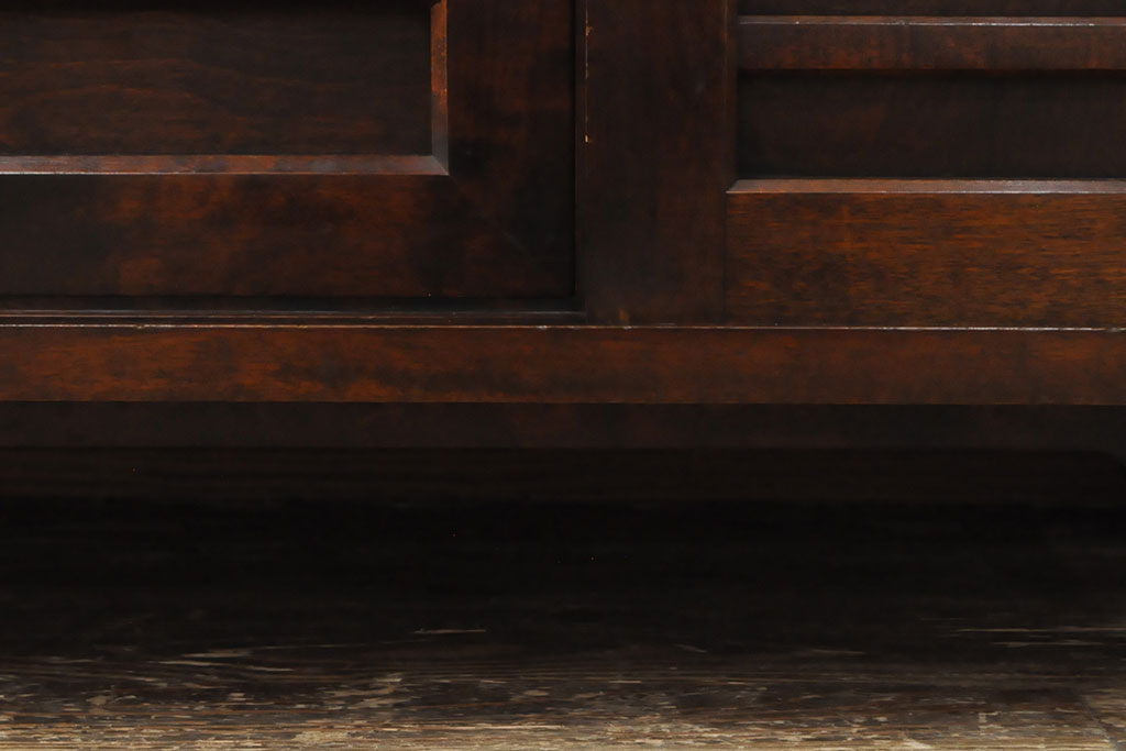 ヴィンテージ家具　北海道民芸家具　絶版品　モダンな雰囲気漂うシックなサイドボード(リビングボード、収納棚、サイドキャビネット、ビンテージ)(R-052088)