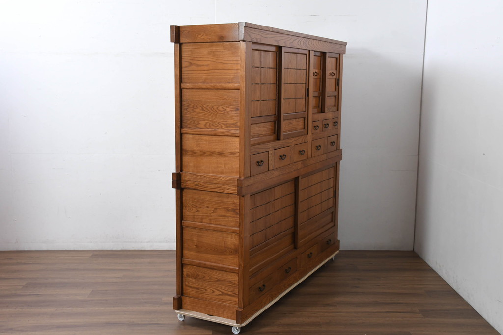 中古　美しい杢目と品のある佇まいが魅力の重ね水屋箪笥(収納箪笥、戸棚、収納棚、食器棚、バラ売り可能)(R-081120)