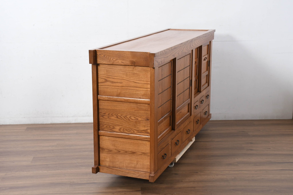 中古　美しい木目と品のある佇まいが魅力の水屋箪笥サイドボード(収納箪笥、戸棚、収納棚、食器棚)(R-081121)