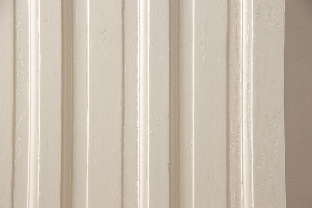 【セミオーダー家具実例】イギリスアンティークの木製ドアに高品質リペアを施しました。高さと幅をご要望通りにリサイズし、鍵の取付跡を埋木、現状のガラスをクリーニング。お客様にご用意いただいた塗料にてペイントして仕上げました。(扉、ステンドグラス、建具)