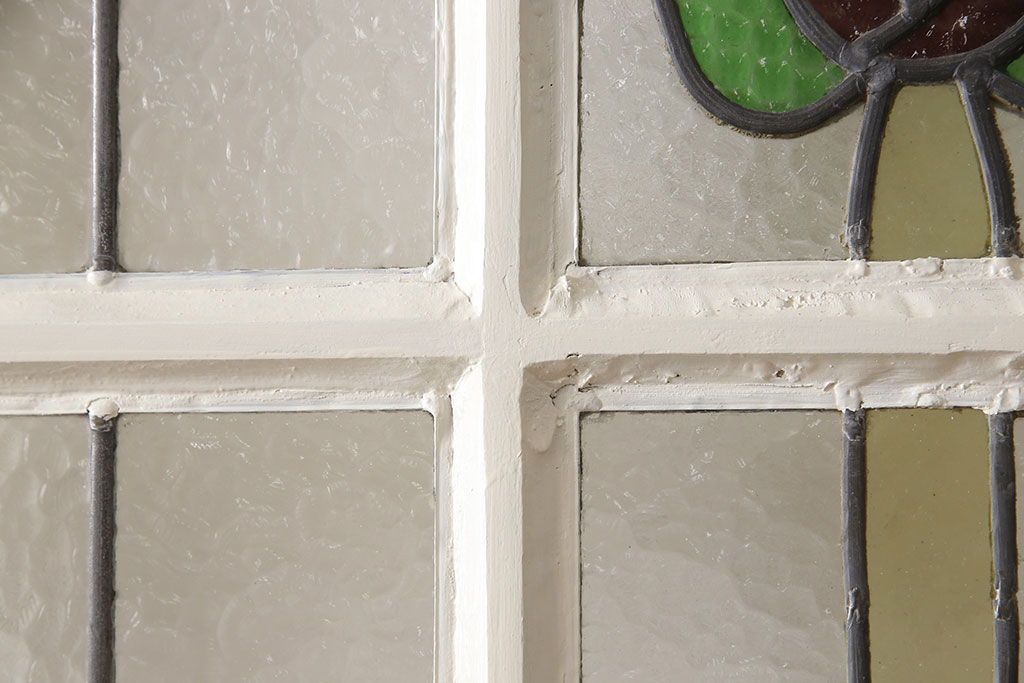 【セミオーダー家具実例】イギリスアンティークの木製ドアに高品質リペアを施しました。高さと幅をご要望通りにリサイズし、鍵の取付跡を埋木、現状のガラスをクリーニング。お客様にご用意いただいた塗料にてペイントして仕上げました。(扉、ステンドグラス、建具)