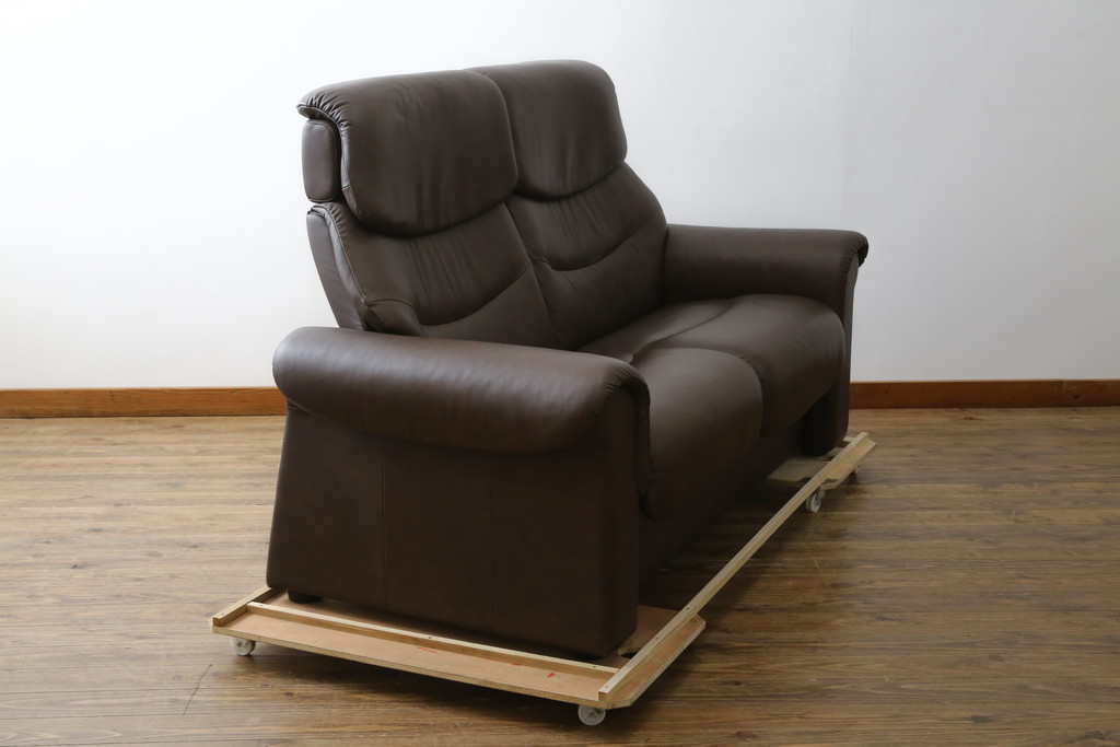 中古　美品　EKORNES(エコーネス)社　Stressless(ストレスレス)　リバティ ハイバック　クラシカルな佇まいの2人掛けソファ(ラブシート、二人掛け、2P、ラブソファ、2シーター)(定価約60万円)(R-081429)