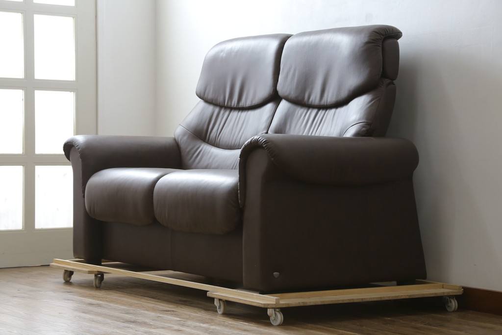 中古　美品　EKORNES(エコーネス)社　Stressless(ストレスレス)　リバティ ハイバック　クラシカルな佇まいの2人掛けソファ(ラブシート、二人掛け、2P、ラブソファ、2シーター)(定価約60万円)(R-081429)