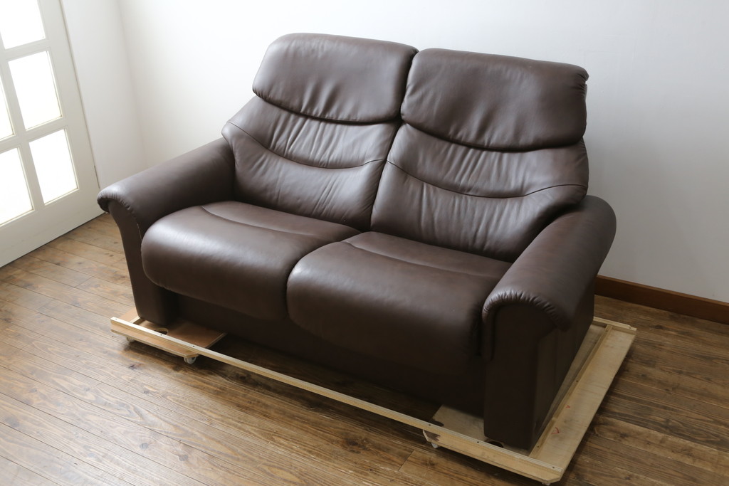 中古　美品　EKORNES(エコーネス)社　Stressless(ストレスレス)　リバティ ハイバック　クラシカルな佇まいの2人掛けソファ(ラブシート、二人掛け、2P、ラブソファ、2シーター)(定価約60万円)(R-081429)