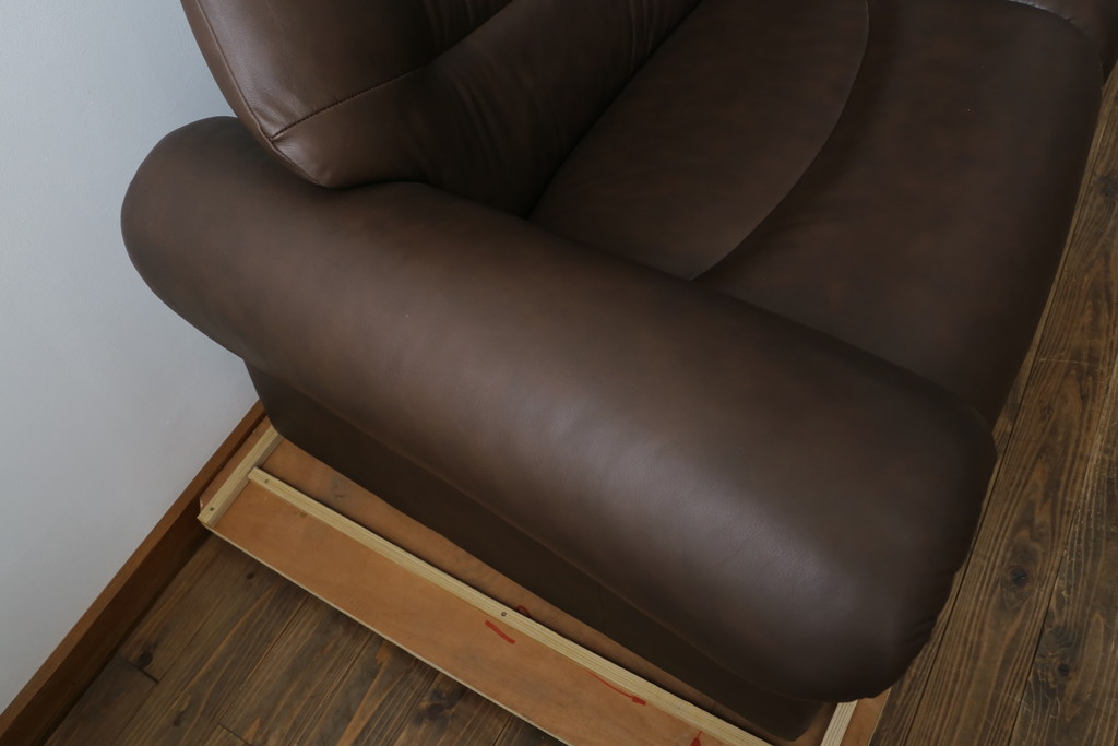 中古　美品　EKORNES(エコーネス)社　Stressless(ストレスレス)　リバティ ハイバック　クラシカルな佇まいの2人掛けソファ(ラブシート、二人掛け、2P、ラブソファ、2シーター)(定価約60万円)(R-081429)