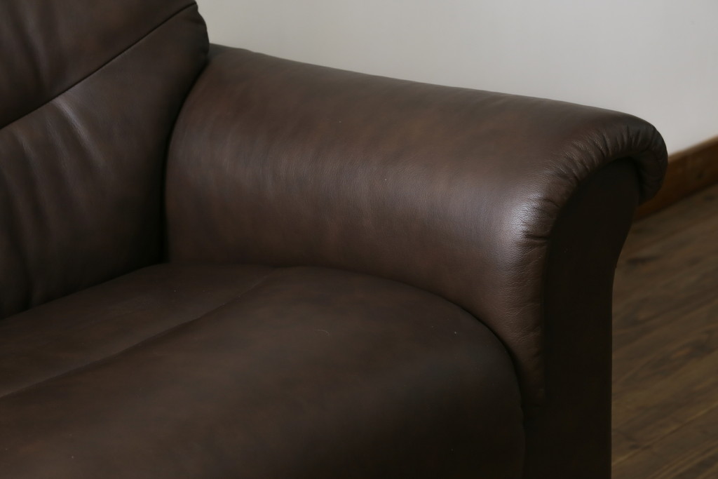 中古　美品　EKORNES(エコーネス)社　Stressless(ストレスレス)　リバティ ハイバック　クラシカルな佇まいの2人掛けソファ(ラブシート、二人掛け、2P、ラブソファ、2シーター)(定価約60万円)(R-081429)