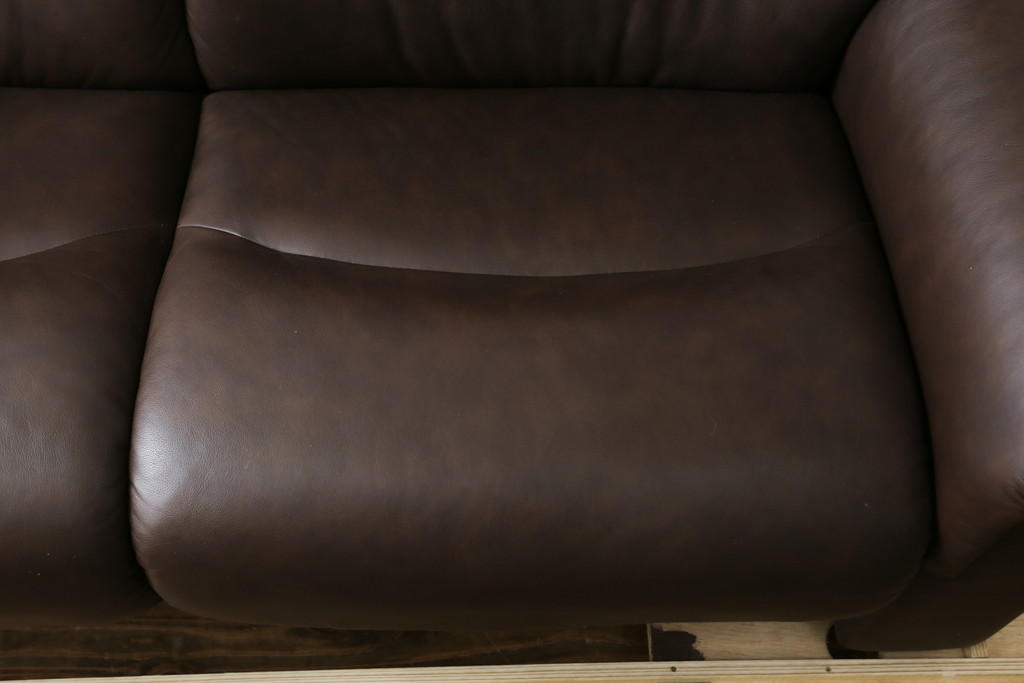 中古　美品　EKORNES(エコーネス)社　Stressless(ストレスレス)　リバティ ハイバック　クラシカルな佇まいの2人掛けソファ(ラブシート、二人掛け、2P、ラブソファ、2シーター)(定価約60万円)(R-081429)