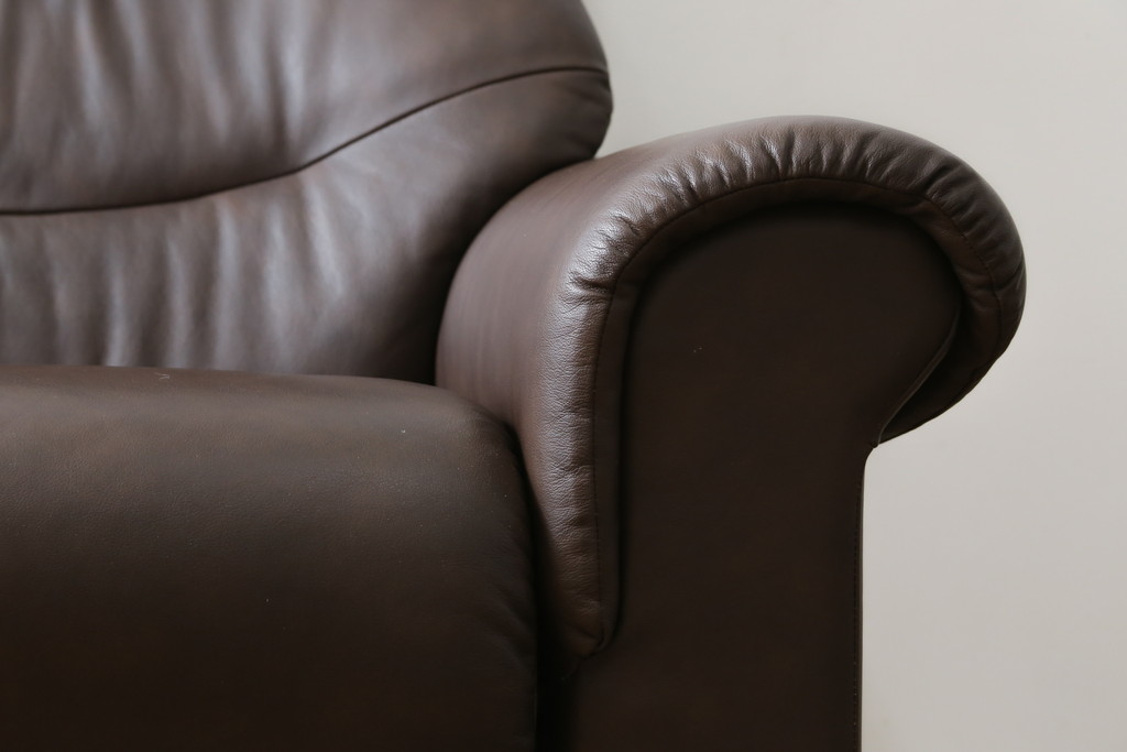 中古　美品　EKORNES(エコーネス)社　Stressless(ストレスレス)　リバティ ハイバック　クラシカルな佇まいの2人掛けソファ(ラブシート、二人掛け、2P、ラブソファ、2シーター)(定価約60万円)(R-081429)