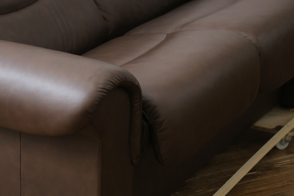 中古　美品　EKORNES(エコーネス)社　Stressless(ストレスレス)　リバティ ハイバック　クラシカルな佇まいの2人掛けソファ(ラブシート、二人掛け、2P、ラブソファ、2シーター)(定価約60万円)(R-081429)
