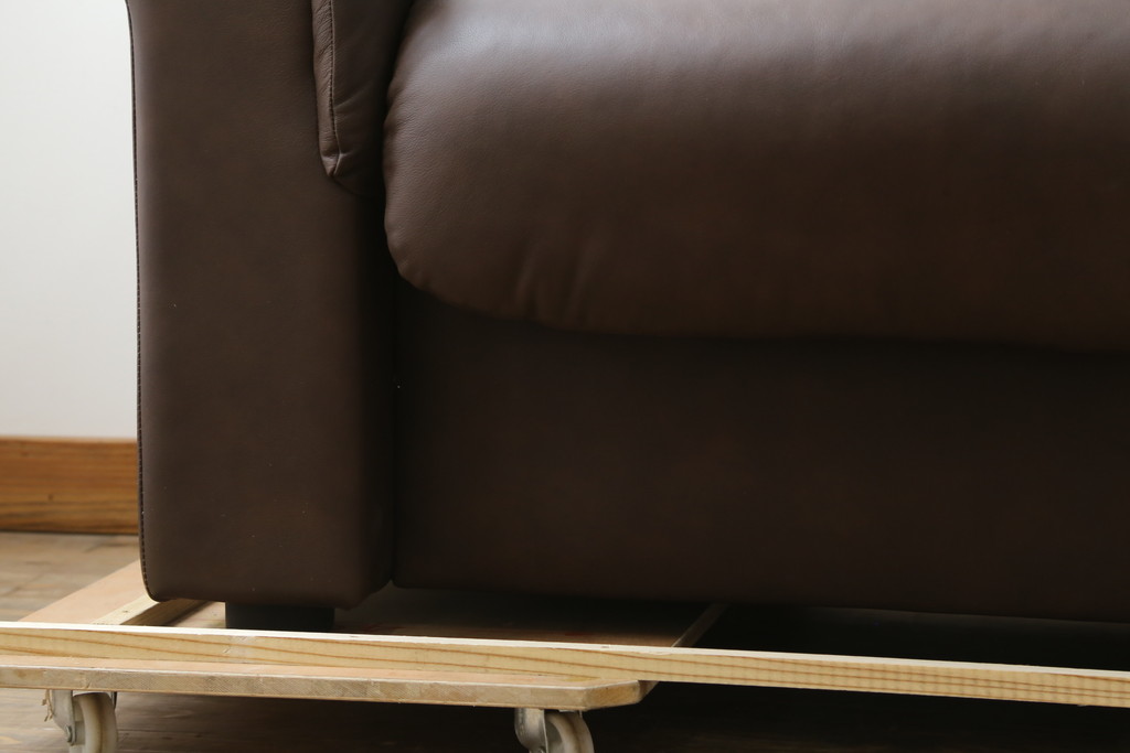 中古　美品　EKORNES(エコーネス)社　Stressless(ストレスレス)　リバティ ハイバック　クラシカルな佇まいの2人掛けソファ(ラブシート、二人掛け、2P、ラブソファ、2シーター)(定価約60万円)(R-081429)