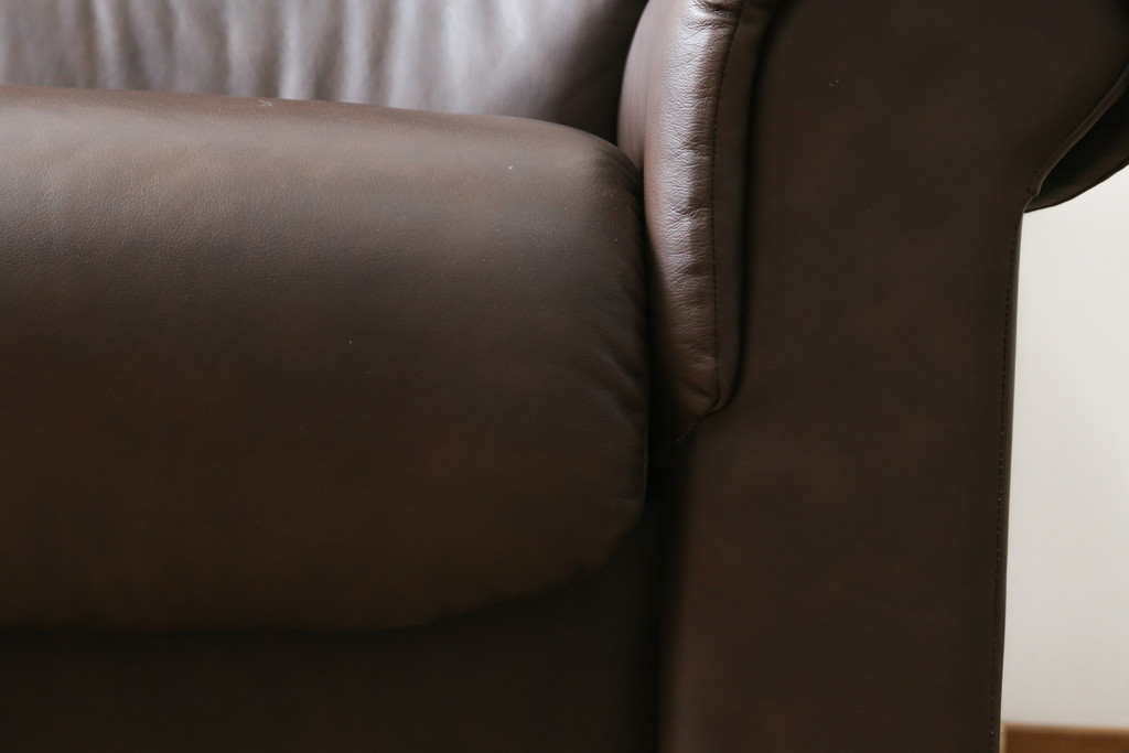 中古　美品　EKORNES(エコーネス)社　Stressless(ストレスレス)　リバティ ハイバック　クラシカルな佇まいの2人掛けソファ(ラブシート、二人掛け、2P、ラブソファ、2シーター)(定価約60万円)(R-081429)