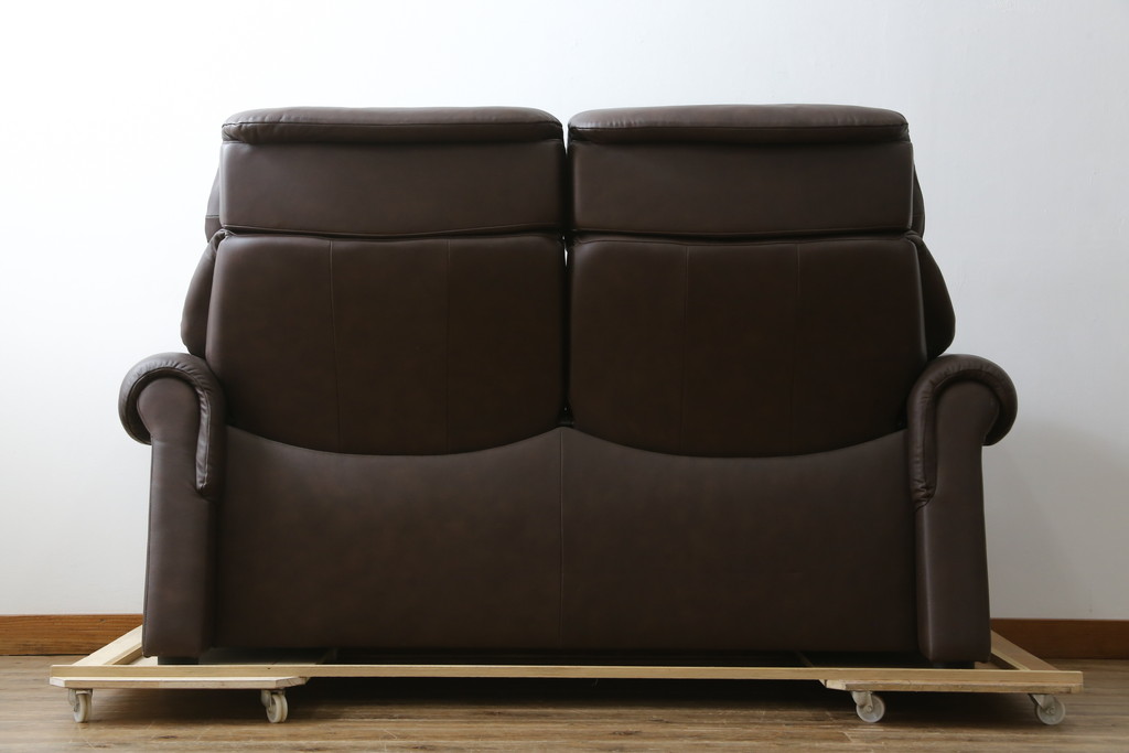 中古　美品　EKORNES(エコーネス)社　Stressless(ストレスレス)　リバティ ハイバック　クラシカルな佇まいの2人掛けソファ(ラブシート、二人掛け、2P、ラブソファ、2シーター)(定価約60万円)(R-081429)