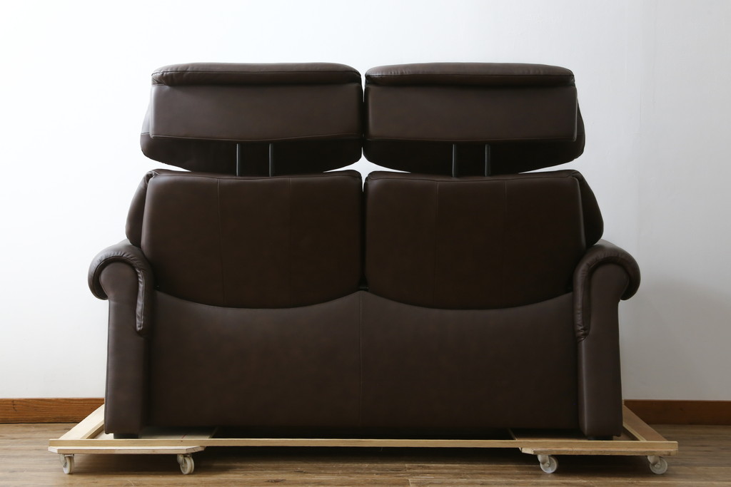 中古　美品　EKORNES(エコーネス)社　Stressless(ストレスレス)　リバティ ハイバック　クラシカルな佇まいの2人掛けソファ(ラブシート、二人掛け、2P、ラブソファ、2シーター)(定価約60万円)(R-081429)