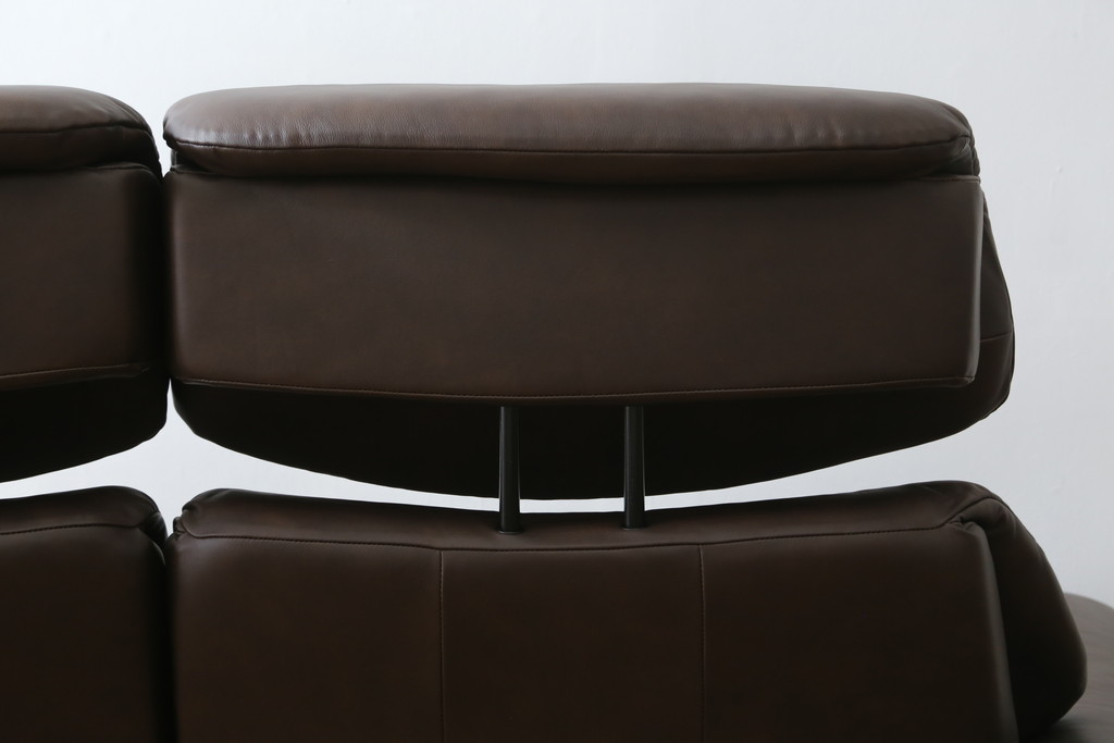 中古　美品　EKORNES(エコーネス)社　Stressless(ストレスレス)　リバティ ハイバック　クラシカルな佇まいの2人掛けソファ(ラブシート、二人掛け、2P、ラブソファ、2シーター)(定価約60万円)(R-081429)