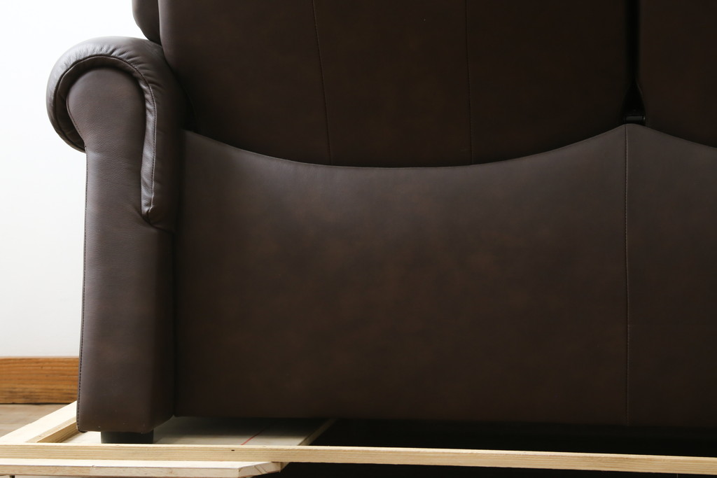 中古　美品　EKORNES(エコーネス)社　Stressless(ストレスレス)　リバティ ハイバック　クラシカルな佇まいの2人掛けソファ(ラブシート、二人掛け、2P、ラブソファ、2シーター)(定価約60万円)(R-081429)