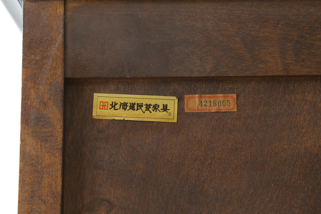 中古　美品　北海道民芸家具　絶版品!落ち着いた色合いとクラシカルなデザインが魅力的なキャビネット(定価約50万円)(飾り棚、食器棚、収納棚、戸棚、カップボード)(R-064901)