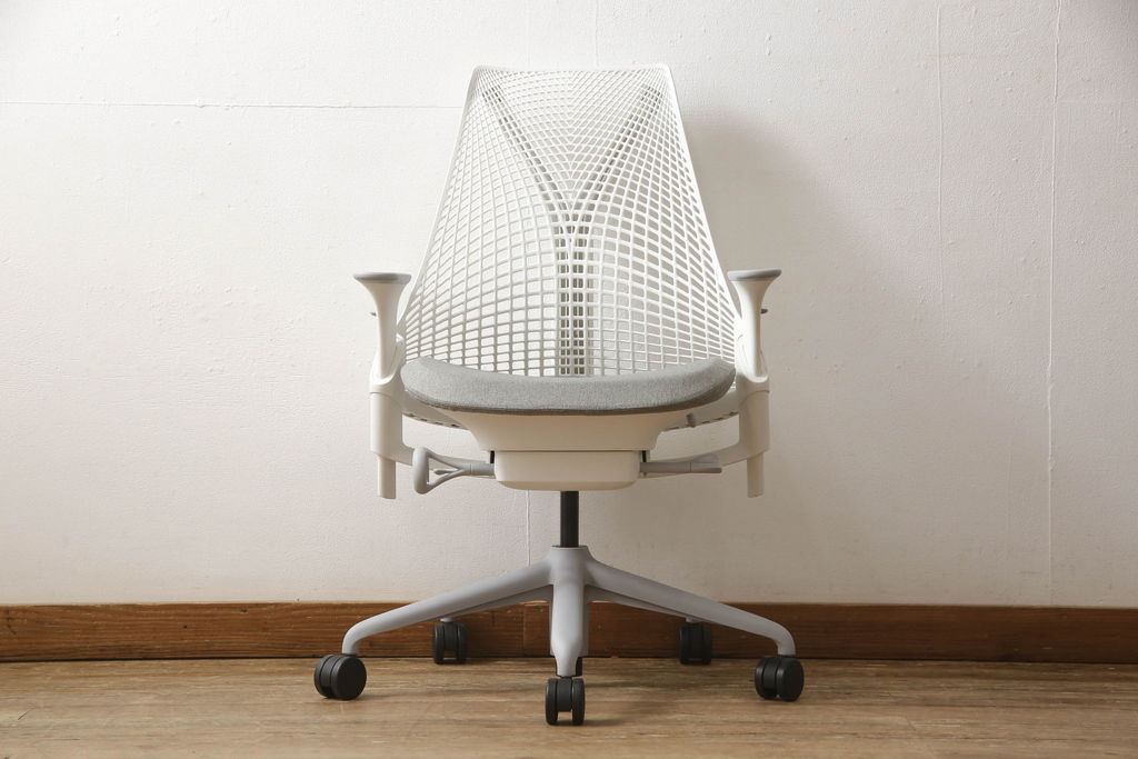 中古　美品　HermanMiller(ハーマンミラー社)　立体的な背もたれが印象的なセイルチェア(SAYL Chair)(オフィスチェア、アームチェア、ワークチェア)(R-061209)