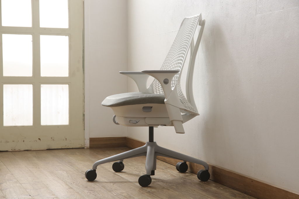 中古　美品　HermanMiller(ハーマンミラー社)　立体的な背もたれが印象的なセイルチェア(SAYL Chair)(オフィスチェア、アームチェア、ワークチェア)(R-061209)