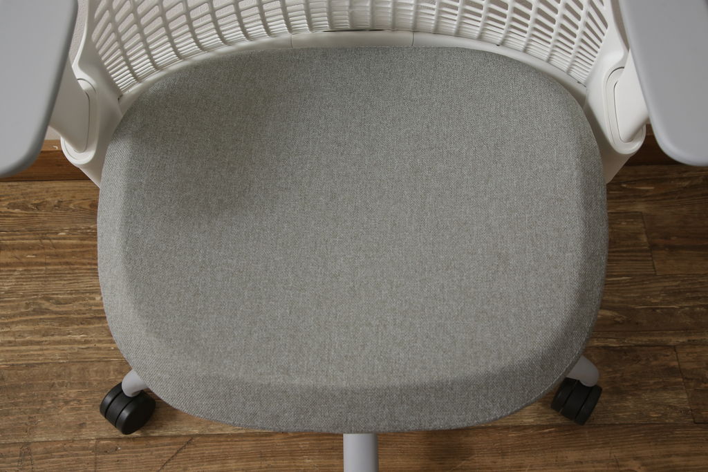 中古　美品　HermanMiller(ハーマンミラー社)　立体的な背もたれが印象的なセイルチェア(SAYL Chair)(オフィスチェア、アームチェア、ワークチェア)(R-061209)