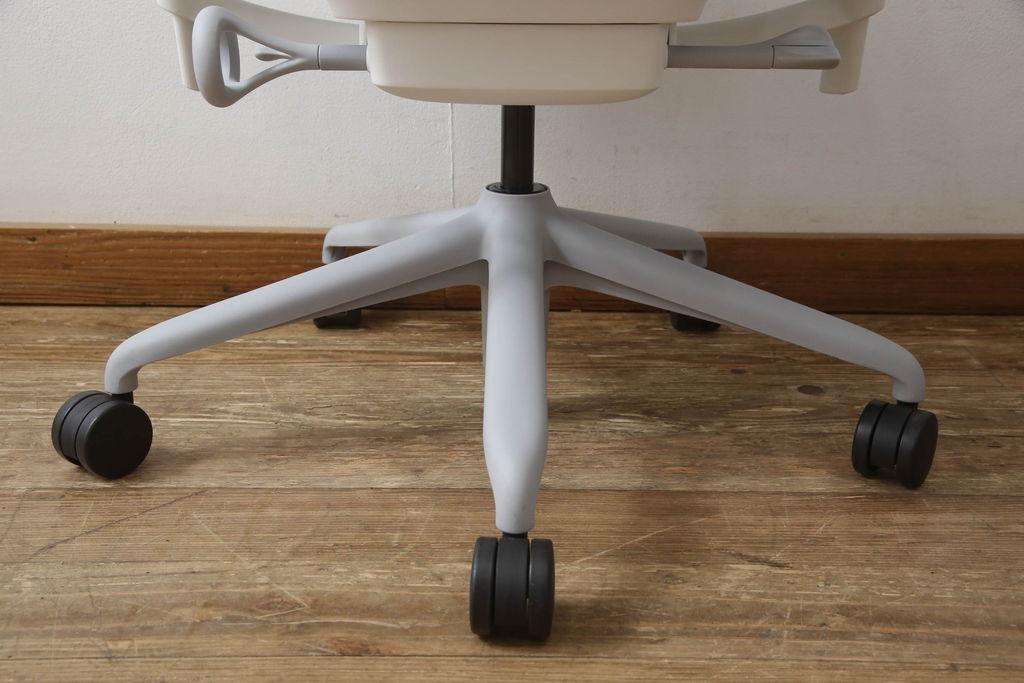 中古　美品　HermanMiller(ハーマンミラー社)　立体的な背もたれが印象的なセイルチェア(SAYL Chair)(オフィスチェア、アームチェア、ワークチェア)(R-061209)