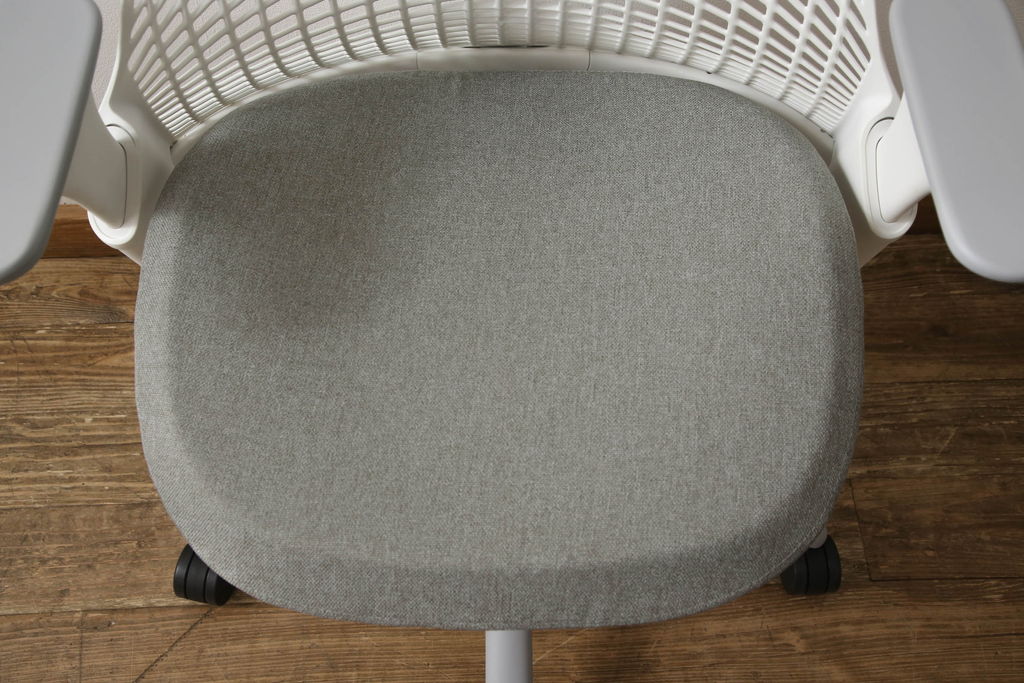 中古　美品　HermanMiller(ハーマンミラー社)　立体的な背もたれが印象的なセイルチェア(SAYL Chair)(オフィスチェア、アームチェア、ワークチェア)(R-061210)