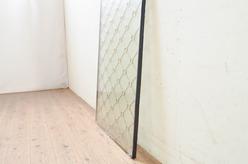 未使用品　菱格子(ヒシクロス)　デットストック品のステンドグラス(建具、ドア、窓、照明、衝い立て、衝立、つい立て)(定価約12万円)(R-074432)