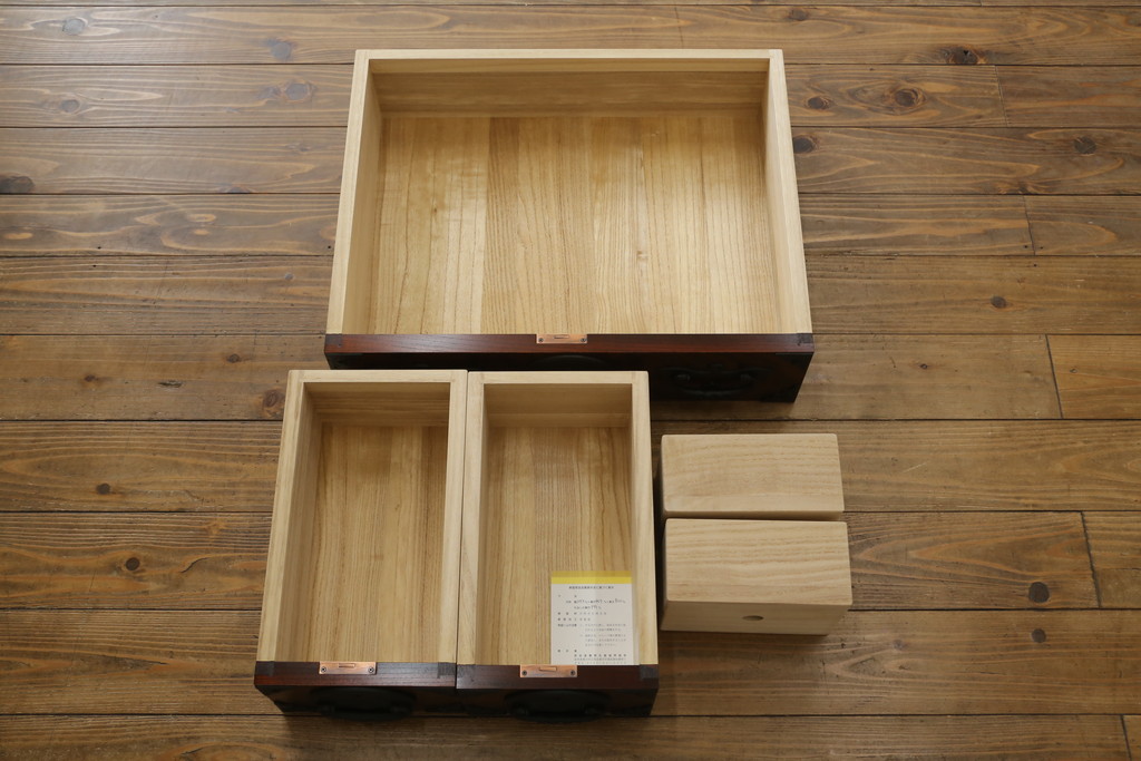 中古　美品　岩谷堂箪笥　漆塗り　力強い杢目と存在感のある金具が魅力的な衣装箪笥(和たんす、整理タンス、収納箪笥、引き出し、サイドチェスト)(R-079970)