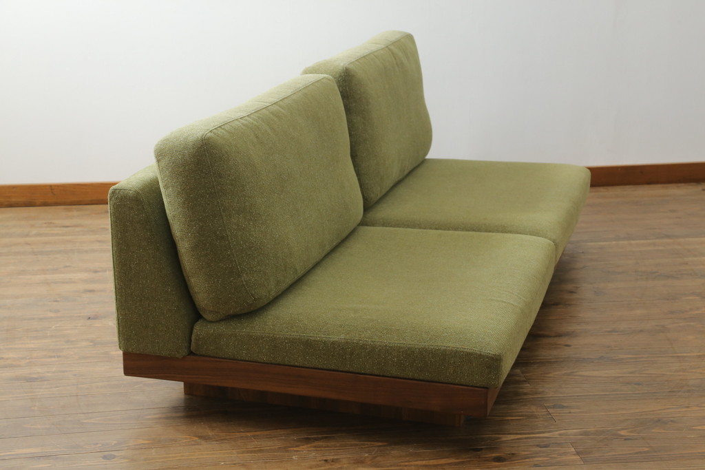 中古　AKASE(旧アカセ木工)　MASTERWAL(マスターウォール)　DANISH SOFA(デニッシュソファ)　ウォールナット材　ゆったりとした座り心地が魅力的な3人掛けソファ(三人掛け、3P、トリプルソファ)(定価約38万円)(R-075102)