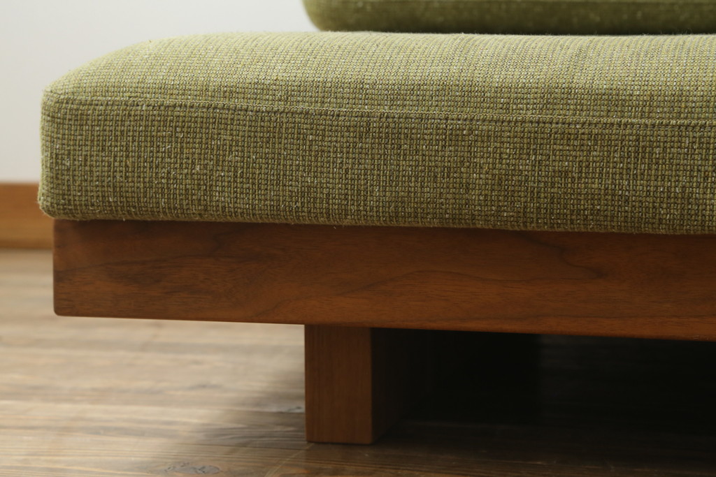 中古　AKASE(旧アカセ木工)　MASTERWAL(マスターウォール)　DANISH SOFA(デニッシュソファ)　ウォールナット材　ゆったりとした座り心地が魅力的な3人掛けソファ(三人掛け、3P、トリプルソファ)(定価約38万円)(R-075102)
