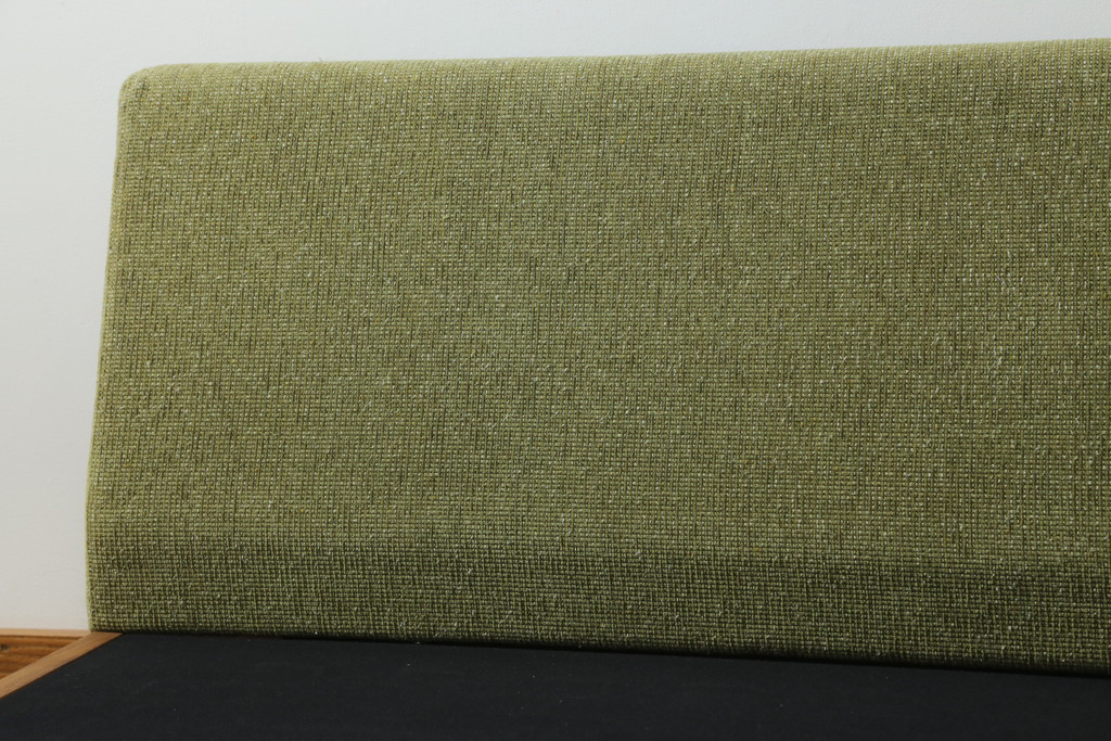 中古　AKASE(旧アカセ木工)　MASTERWAL(マスターウォール)　DANISH SOFA(デニッシュソファ)　ウォールナット材　ゆったりとした座り心地が魅力的な3人掛けソファ(三人掛け、3P、トリプルソファ)(定価約38万円)(R-075102)