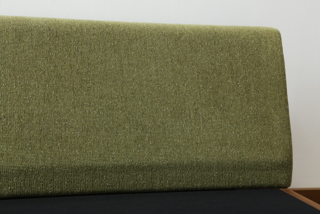 中古　AKASE(旧アカセ木工)　MASTERWAL(マスターウォール)　DANISH SOFA(デニッシュソファ)　ウォールナット材　ゆったりとした座り心地が魅力的な3人掛けソファ(三人掛け、3P、トリプルソファ)(定価約38万円)(R-075102)