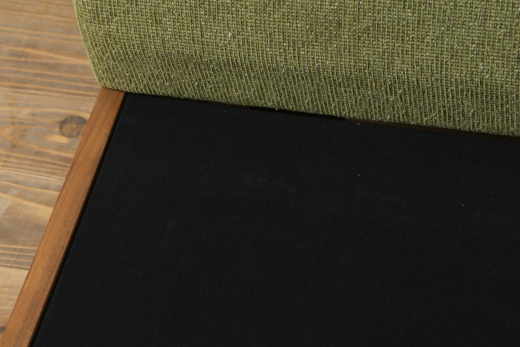 中古　AKASE(旧アカセ木工)　MASTERWAL(マスターウォール)　DANISH SOFA(デニッシュソファ)　ウォールナット材　ゆったりとした座り心地が魅力的な3人掛けソファ(三人掛け、3P、トリプルソファ)(定価約38万円)(R-075102)