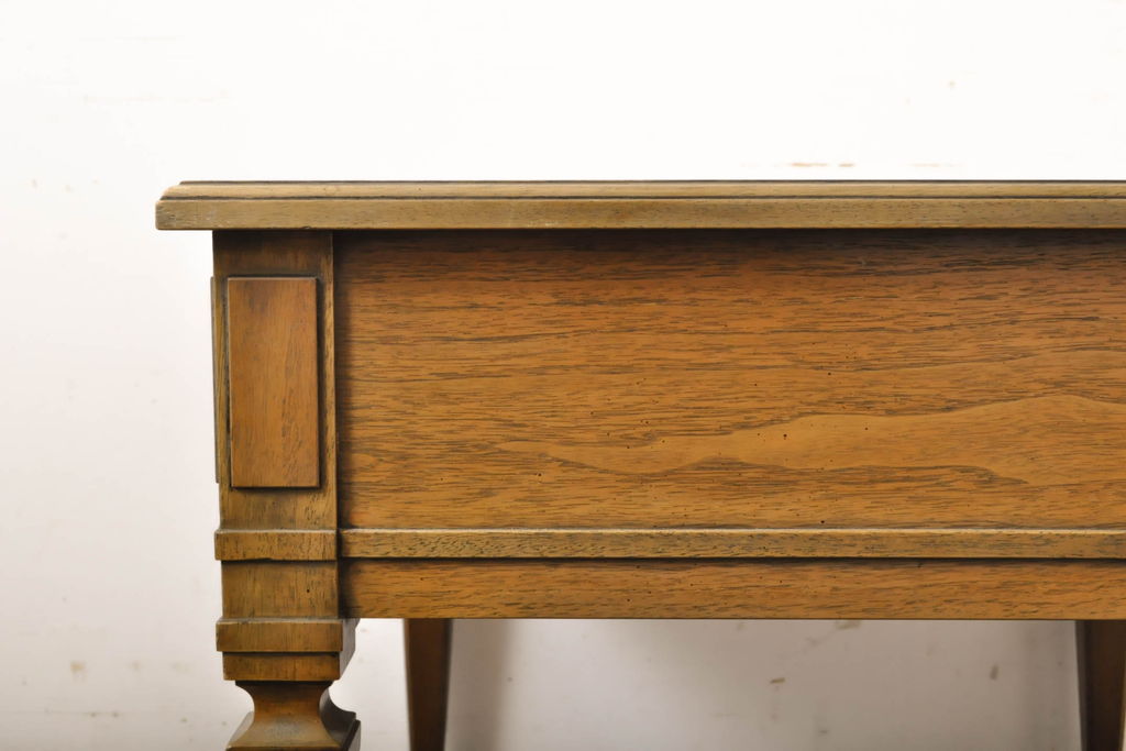 中古　DREXEL HERITAGE JAPAN(ドレクセルヘリテイジジャパン)　594-324　クラシカルなデザインが美しいエンドテーブル(ナイトテーブル、サイドテーブル、サイドチェスト)(R-061449)