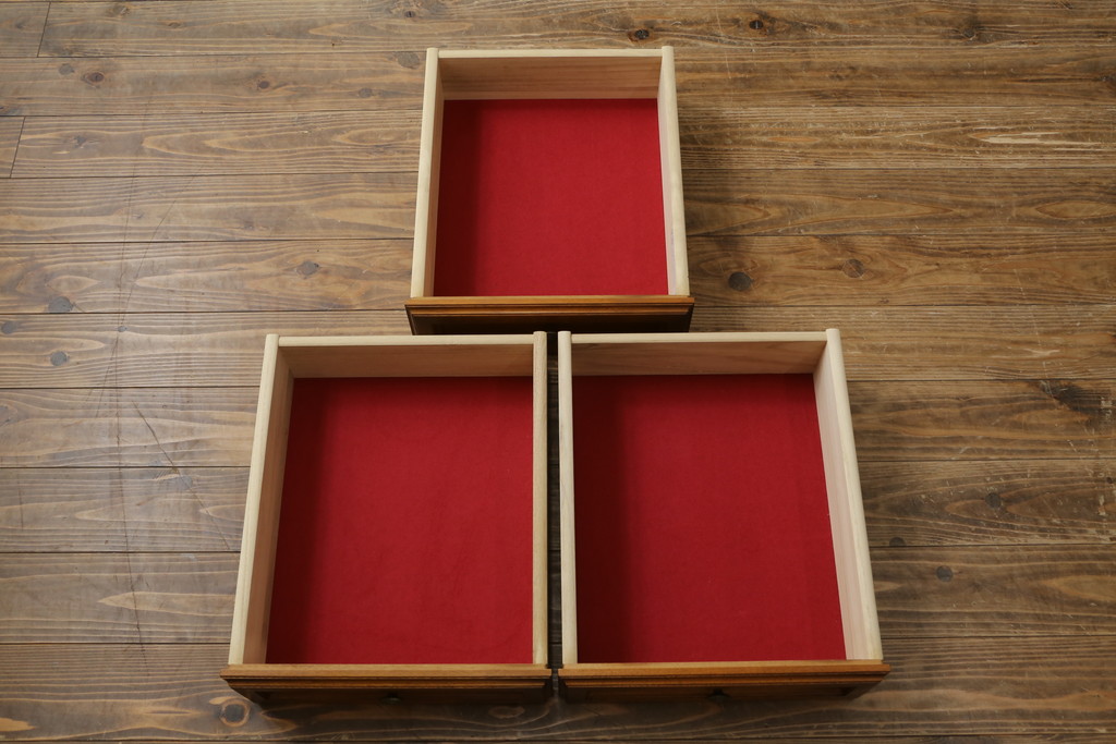 中古　美品　KOSUGA(コスガ)　リージェントハウスシリーズ　上品な佇まいの二段重ねキャビネット(食器棚、キュリオケース、カップボード、飾り棚、戸棚、収納棚)(定価約44万円)(R-080143)