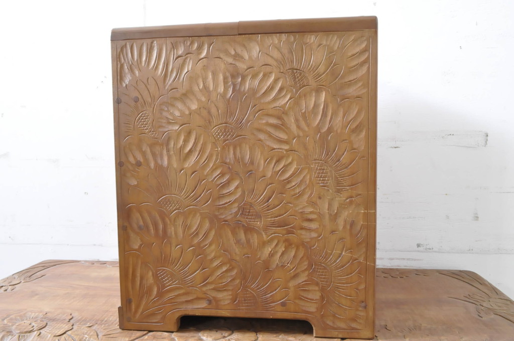 中古　美品!!　伝統工芸　日光彫り　4種の花の意匠が目を惹く小引き出し(小物収納、卓上収納)(R-067669)