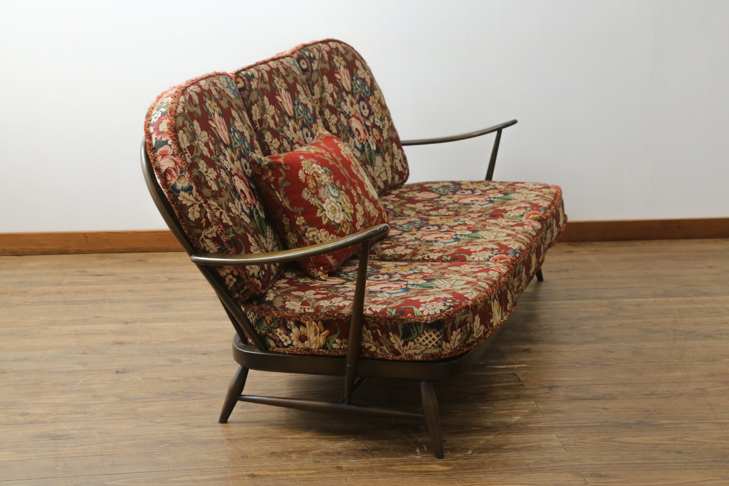 イギリスビンテージ　ERCOL(アーコール)　優雅でクラシカルな雰囲気を高める3人掛けソファ(アームソファ、3Pソファ、三人掛け、ヴィンテージ、英国、北欧)(R-069039)