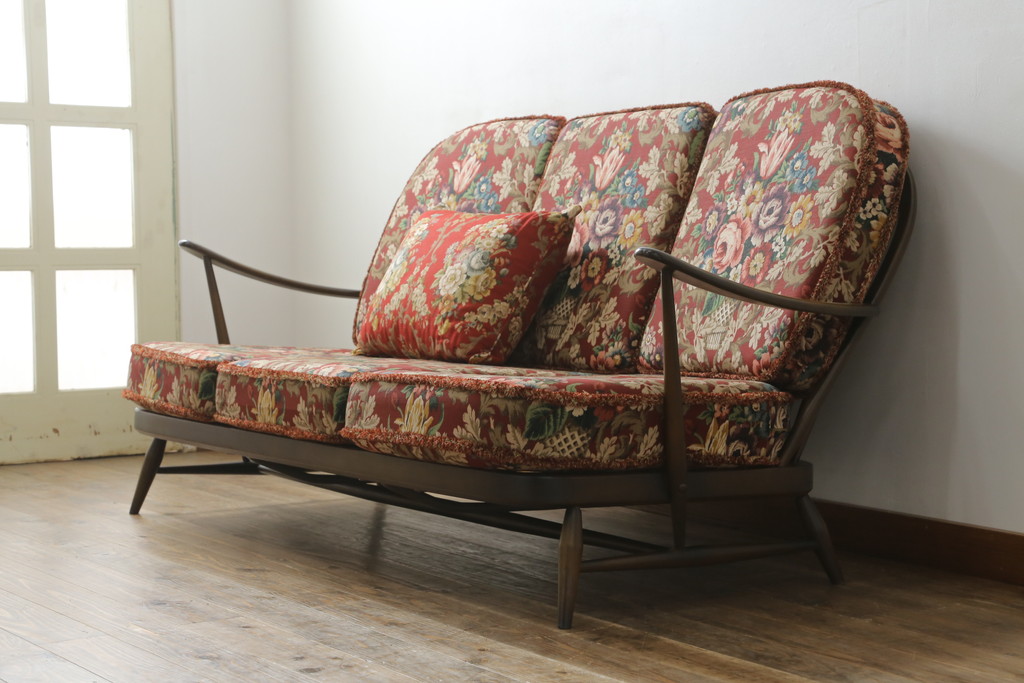 イギリスビンテージ　ERCOL(アーコール)　優雅でクラシカルな雰囲気を高める3人掛けソファ(アームソファ、3Pソファ、三人掛け、ヴィンテージ、英国、北欧)(R-069039)