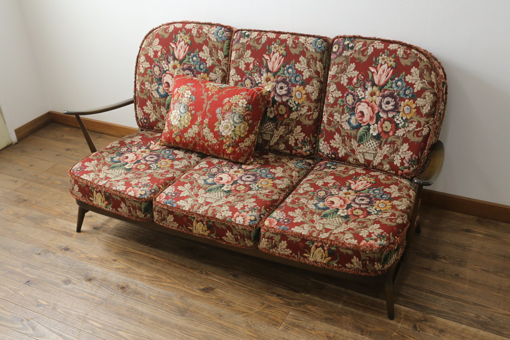 イギリスビンテージ　ERCOL(アーコール)　優雅でクラシカルな雰囲気を高める3人掛けソファ(アームソファ、3Pソファ、三人掛け、ヴィンテージ、英国、北欧)(R-069039)