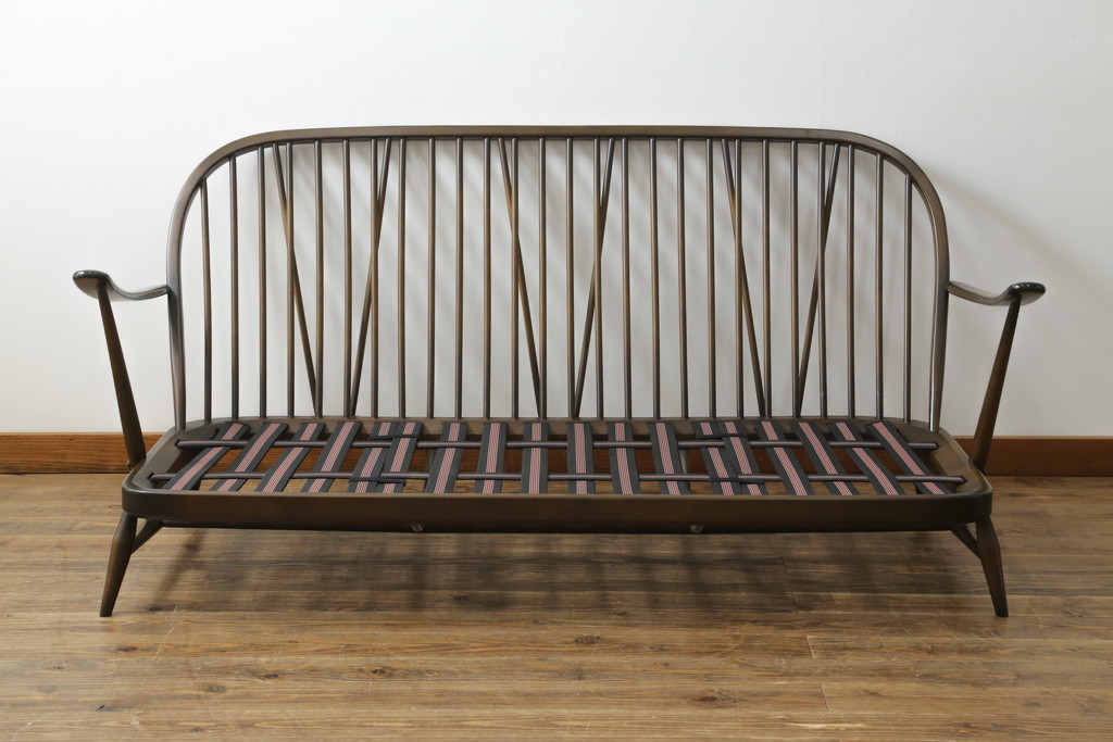 イギリスビンテージ　ERCOL(アーコール)　優雅でクラシカルな雰囲気を高める3人掛けソファ(アームソファ、3Pソファ、三人掛け、ヴィンテージ、英国、北欧)(R-069039)