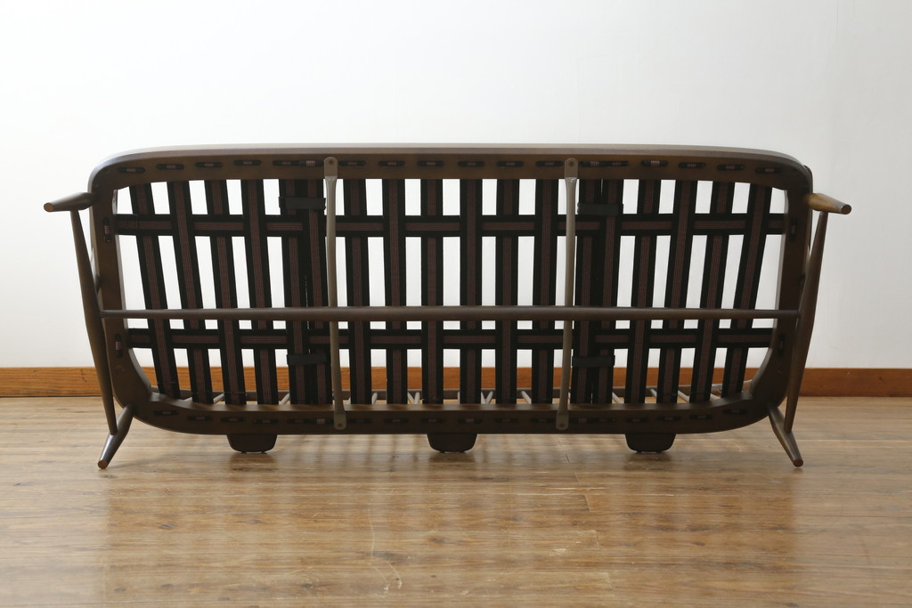 イギリスビンテージ　ERCOL(アーコール)　優雅でクラシカルな雰囲気を高める3人掛けソファ(アームソファ、3Pソファ、三人掛け、ヴィンテージ、英国、北欧)(R-069039)