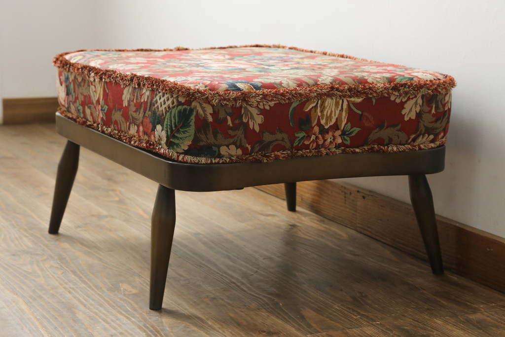 イギリスビンテージ　ERCOL(アーコール)　優雅でクラシカルな雰囲気を高めるオットマン(フットスツール、1Pソファ、1人掛けソファ、一人掛けソファ、椅子、イス、チェア、ヴィンテージ、英国)(R-069041)