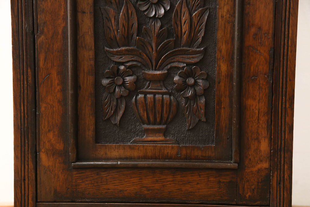 イギリスアンティーク　オーク材　花の彫刻が上品なサイドキャビネット(ゴミ箱、コンソールテーブル)(R-059606)