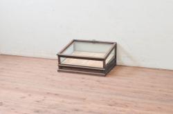 アンティーク家具　和製アンティーク　和モダンな縦桟引き戸の水屋箪笥サイドボード(収納棚、戸棚)(R-037283)