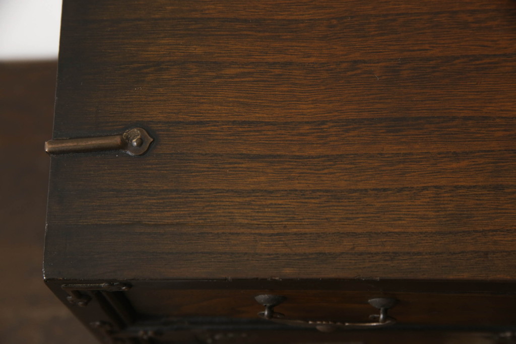 アジアンビンテージ　李朝家具　立派な金具が重厚な雰囲気を醸し出す小箪笥(小物収納、卓上収納、収納棚、戸棚、韓国家具、ヴィンテージ)(R-065720)
