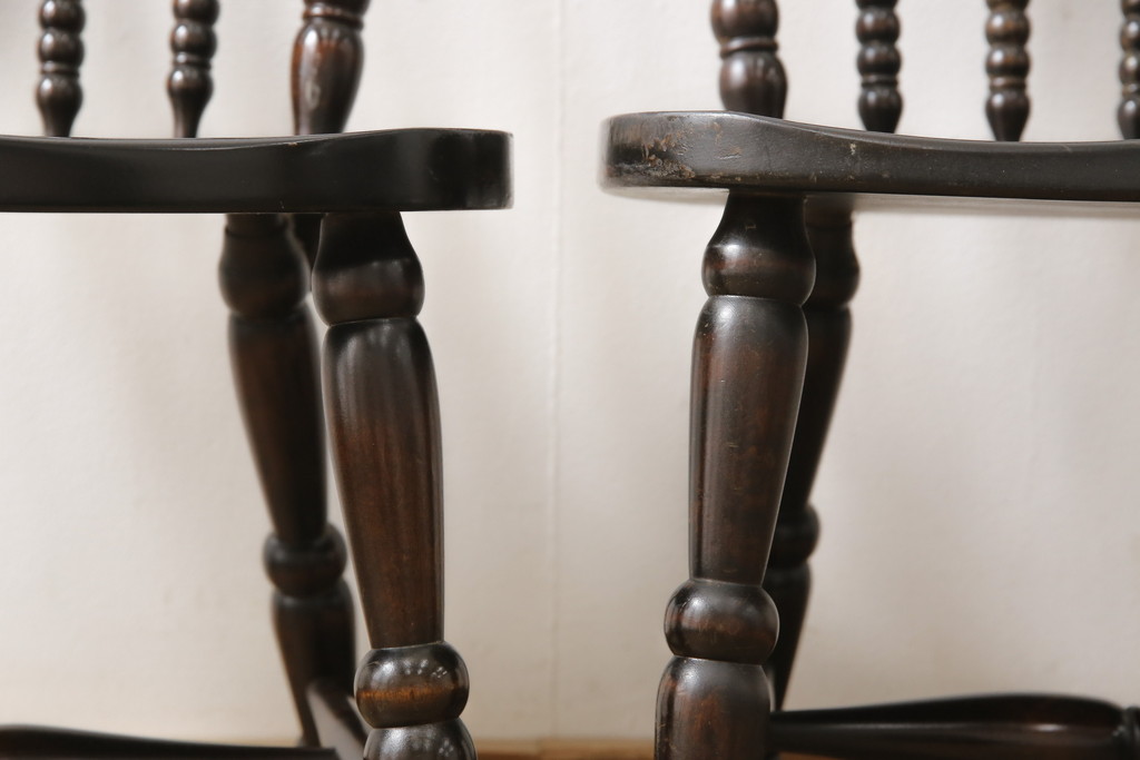 中古　美品　北海道民芸家具　クラシカルな雰囲気を醸し出すダイニングチェア2脚セット(椅子、板座チェア)(R-057902)