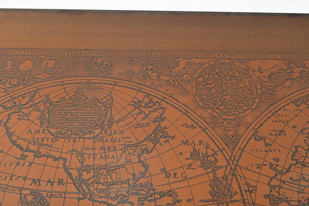 北欧ビンテージ 希少デザイン ブロンズ天板 チーク材 世界地図の図柄がお洒落なガラス天板付きセンターテーブル(ローテーブル、ヴィンテージ)(R-057321)