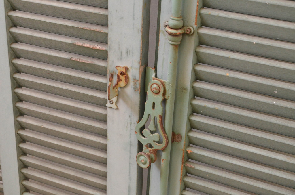 海外アンティーク　フレンチスタイルのインテリアにおすすめなヴォレー1対2枚セット(扉、ドア、雨戸、ルーバー、ボレー)(R-068469)