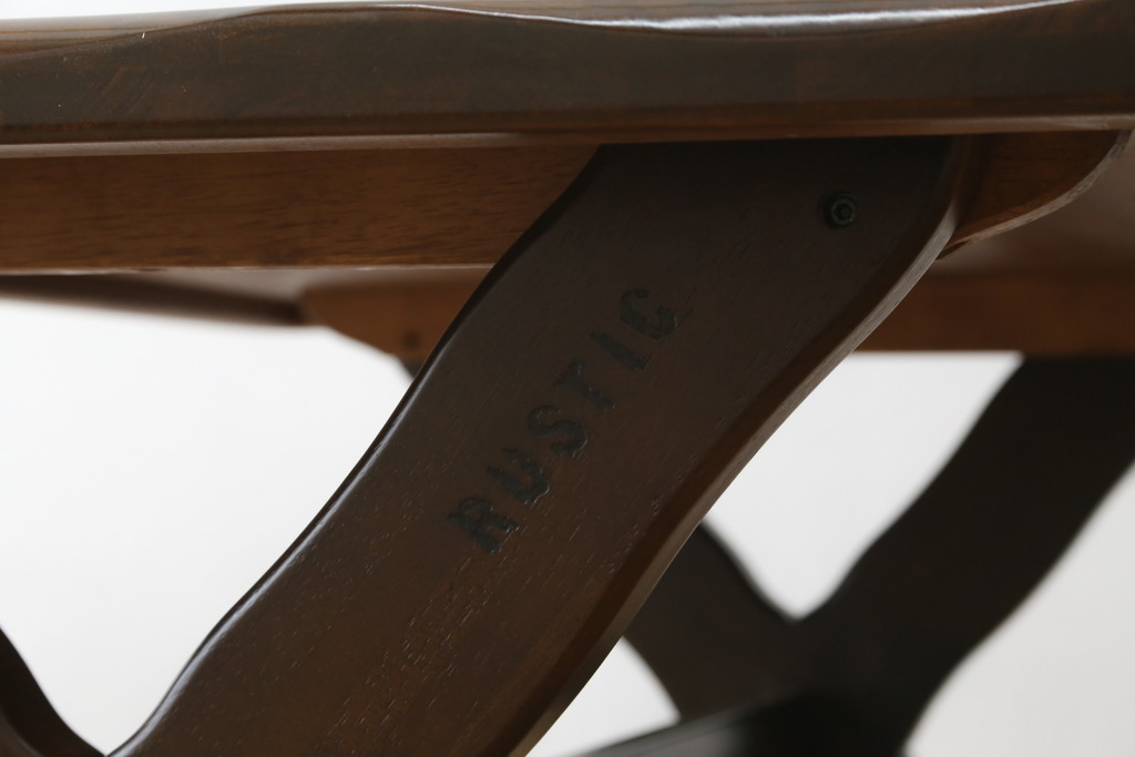 中古　希少な廃盤品　カリモク家具(karimoku)　ルスティック(RUSTIC)　柔らかな曲線が優しい雰囲気を醸し出すダイニングテーブル(食卓、4人掛け)(R-074055)